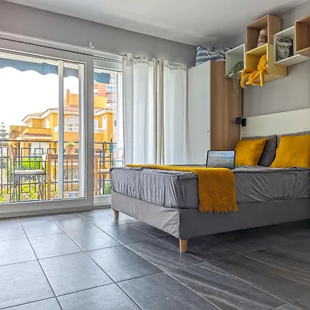 Stylish Close By The Sea Апартаменти Бенальмадена